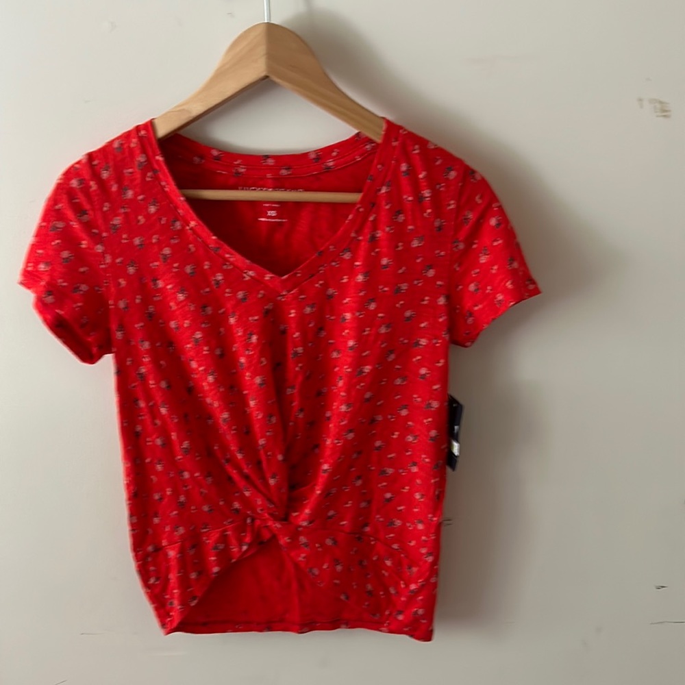 Lucky Brand Red Floral Twist Front T-Shirt NWT